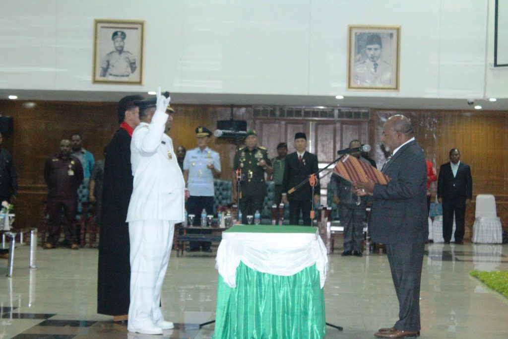 Gubernur Lantik Lakius Peyon Jadi Bupati Yalimo