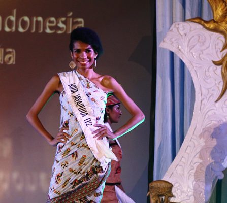 Yuliana Pitornela Raih Mahkota Putri Indonesia Tingkat Provinsi Papua