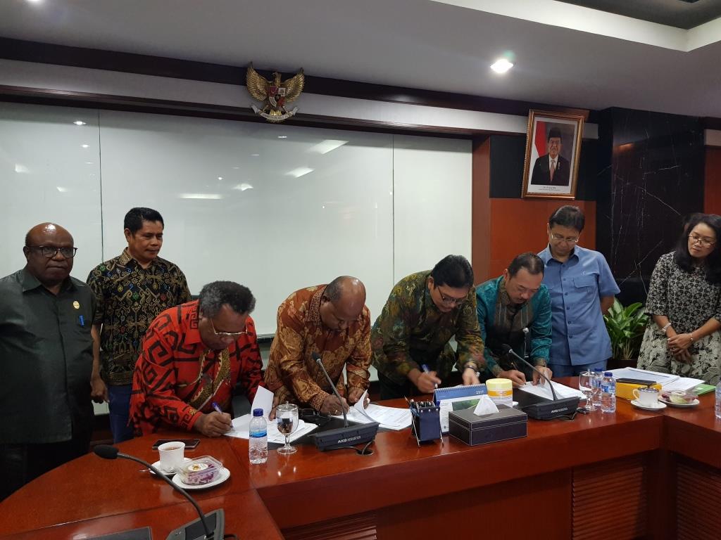 Gubernur Papua Paraf Draft Perjanjian Induk Divestasi Saham Freeport