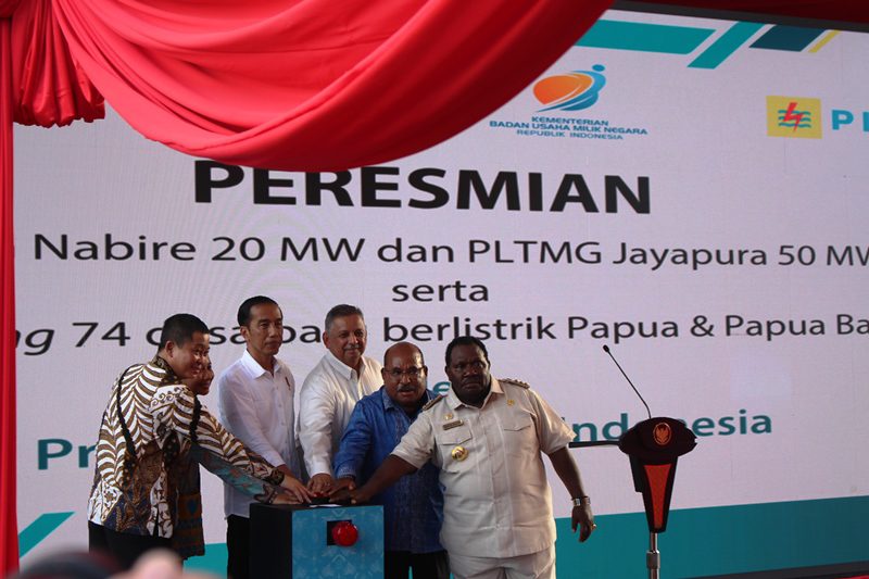 Jokowi Tegaskan Pembangunan Bandara Internasional Douw Atarure Dikerjakan di 2018