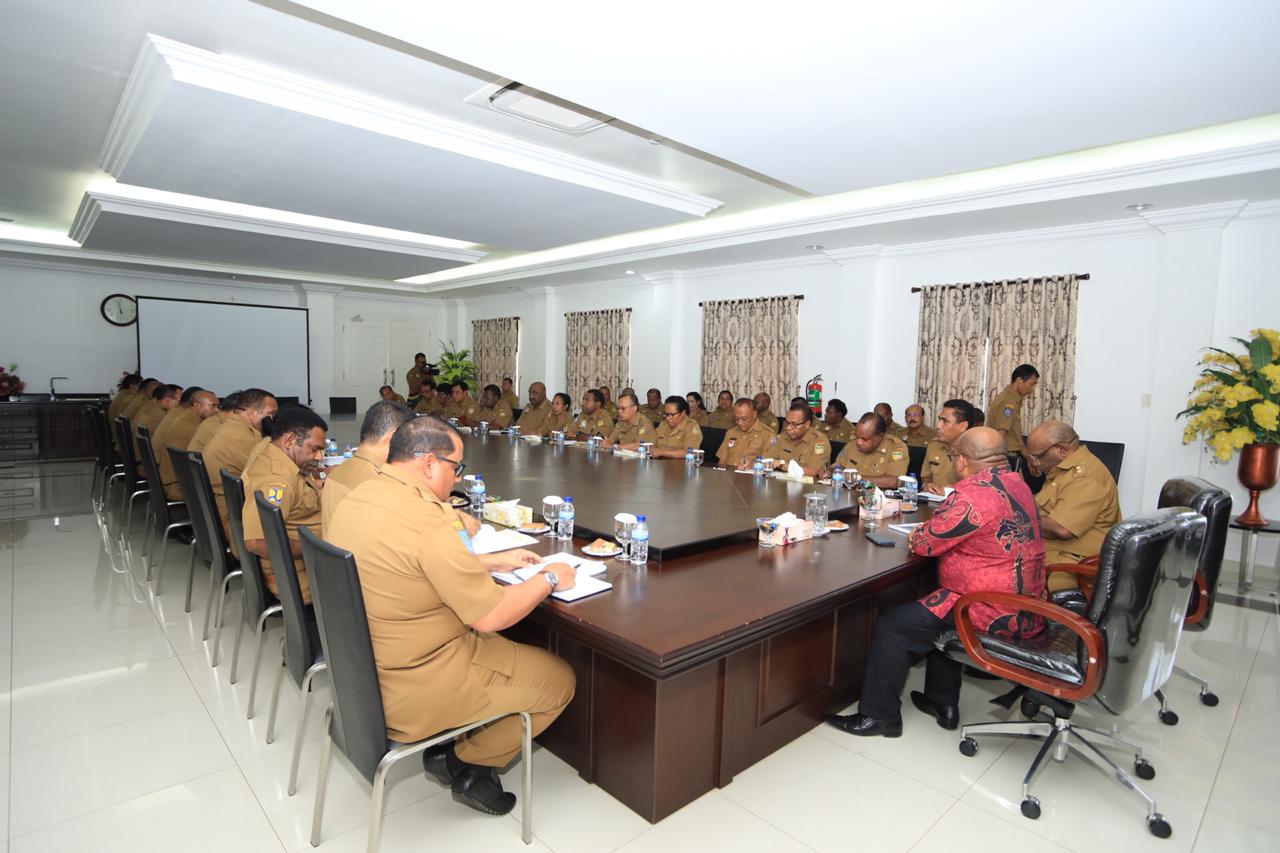 Gubernur Papua Rampingkan Birokrasi, 18 Kepala OPD Siap Non Job