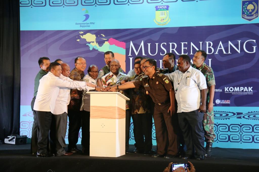 Musrenbang Inspiratif Pertama Diwarnai Pemberian Papua Bangkit Award