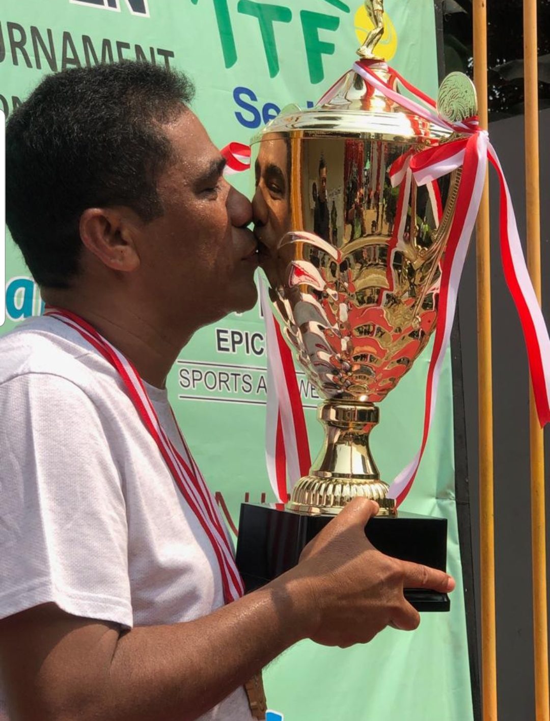 Sekda Papua Gondol 2 Piala di Kejuaraan Tenis Veteran “2019 Baveti Indonesia Open”