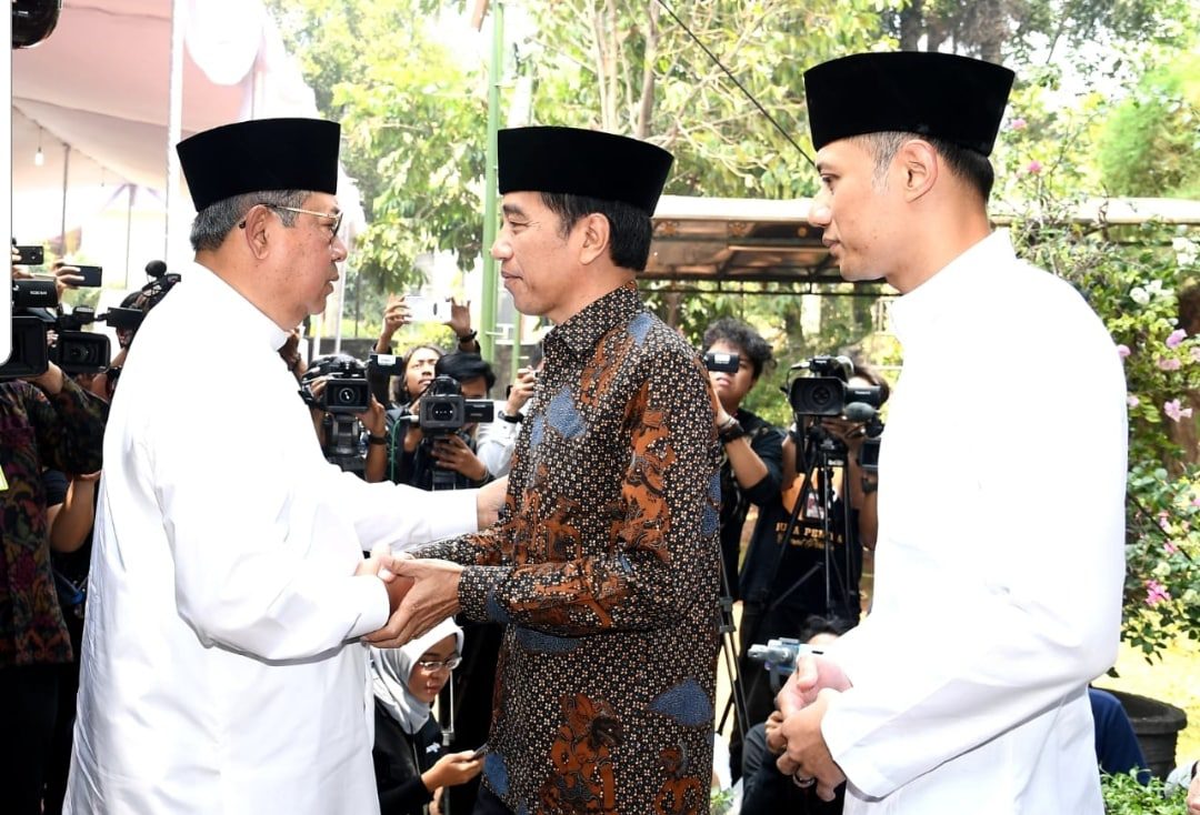 Presiden Jokowi Melayat Ibunda SBY