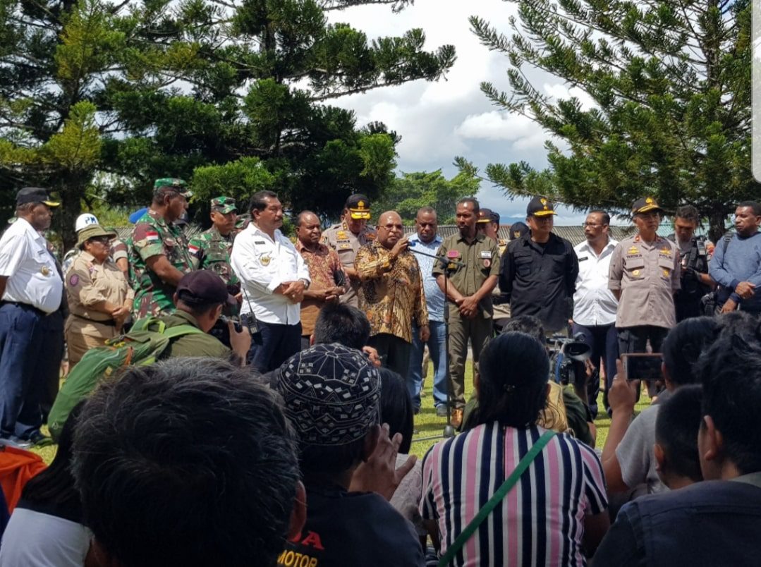 Temui Pengungsi Kerusuhan Wamena, Gubernur Papua Sampaikan Ini