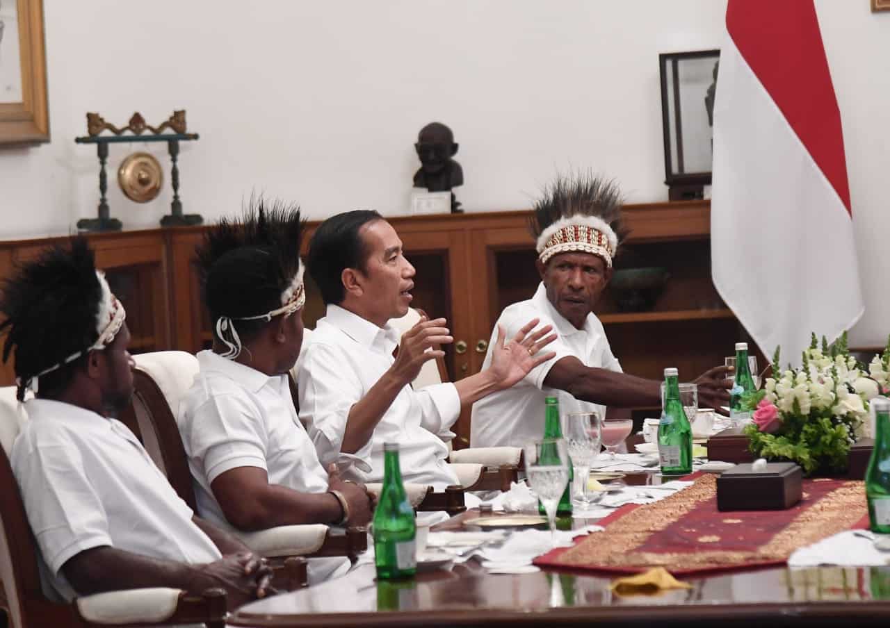 Presiden Makan Siang Bersama 7 Putra Papua Pemenang Festival Gapura