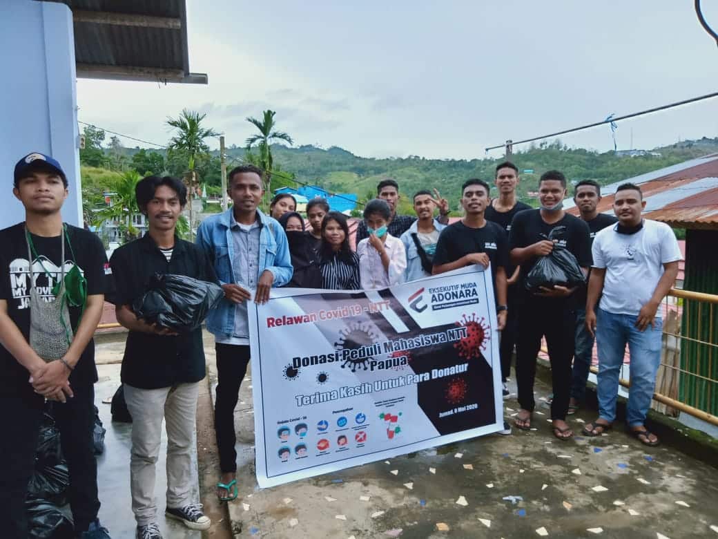 EMA Papua Bagi Sembako Untuk Mahasiswa Adonara Terdampak Covid-19