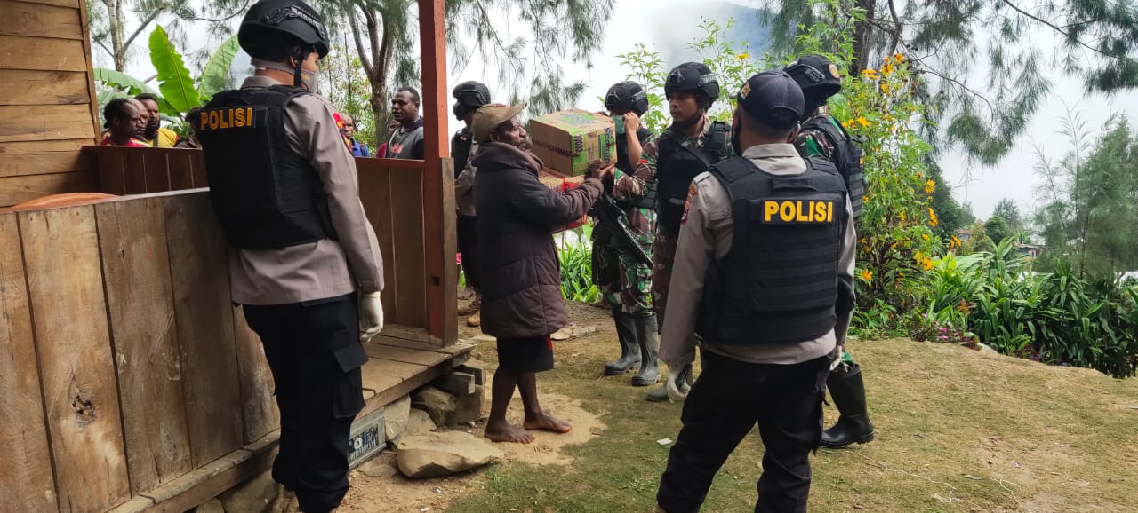 Masyarakat dan Aparat Keamanan Berhasil Evakuasi 2 Tenaga Medis Yang Ditembak KKB