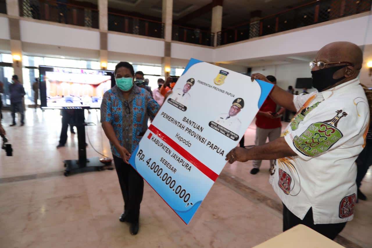 Pemprov Papua Berikan Bantuan Uang Cash Rp 77 M Untuk Kabupaten Kota