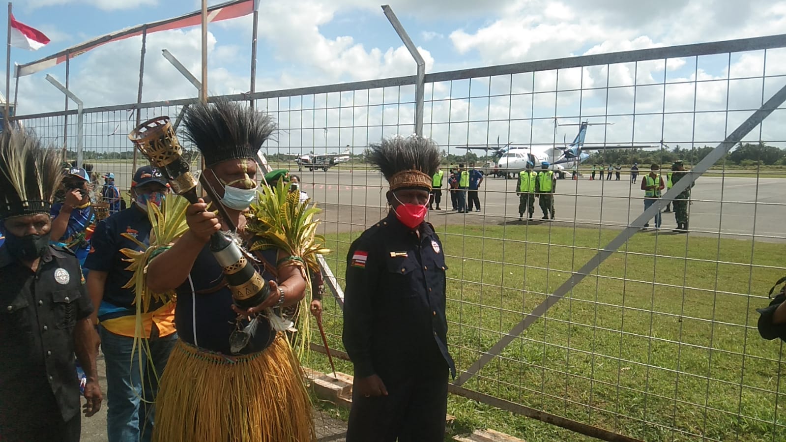 Masyarakat Adat Marind Gembira Sambut Api PON Papua Dengan Tarian