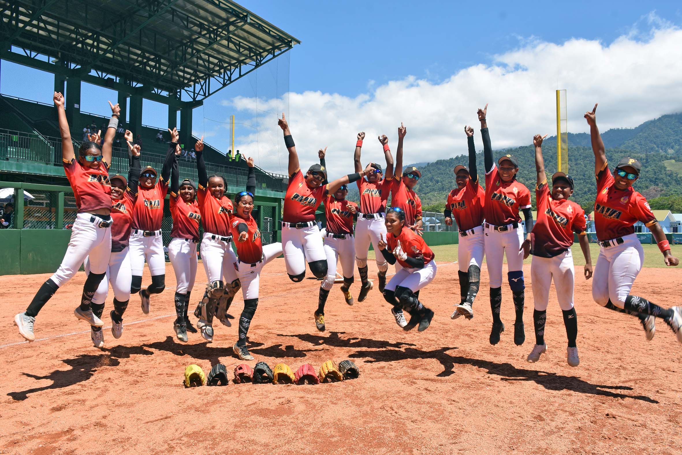 Softball Putri Papua Lolos Page System Sebagai Juara Grup