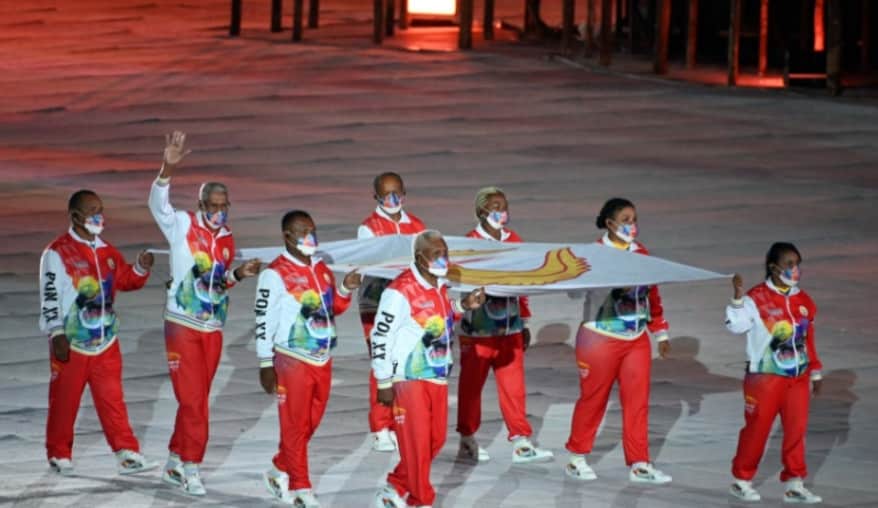 Delapan Atlet Legendaris Papua Bawa Bendera KONI di Pembukaan PON