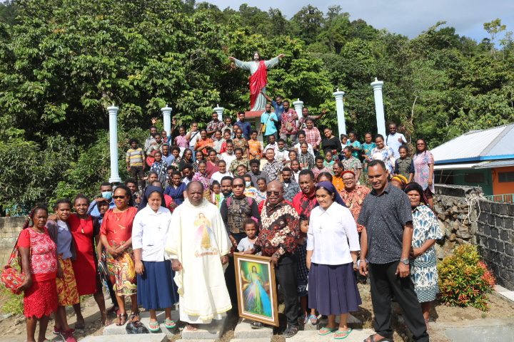Aloysius Giyai Resmikan Monumen Kerahiman Ilahi Papua di Dosay
