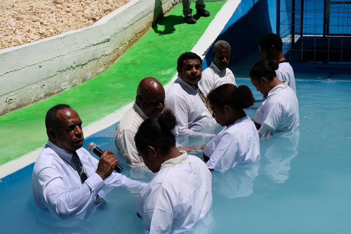 9 Anggota Jemaat GIDI Eden Entrop Terima Baptisan Kudus