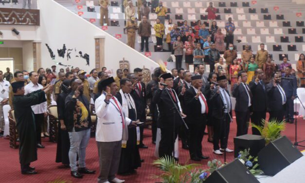 Lantik Direksi dan Komisaris PT Irian Bhakti Papua, Ini Pesan Plh Gubernur Papua