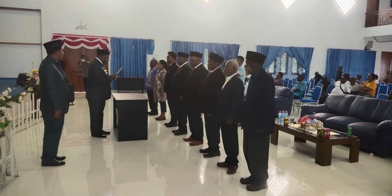 Bupati Yonas Kanelak Lantik Panpil dan Panwas Anggota MRP Provinsi Papua Pegunungan Tingkat Mamteng