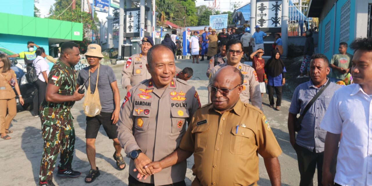 Direktur RSUD Jayapura Dampingi Wakapolda Papua Kunjungi RSUD Abepura Yang Terbakar