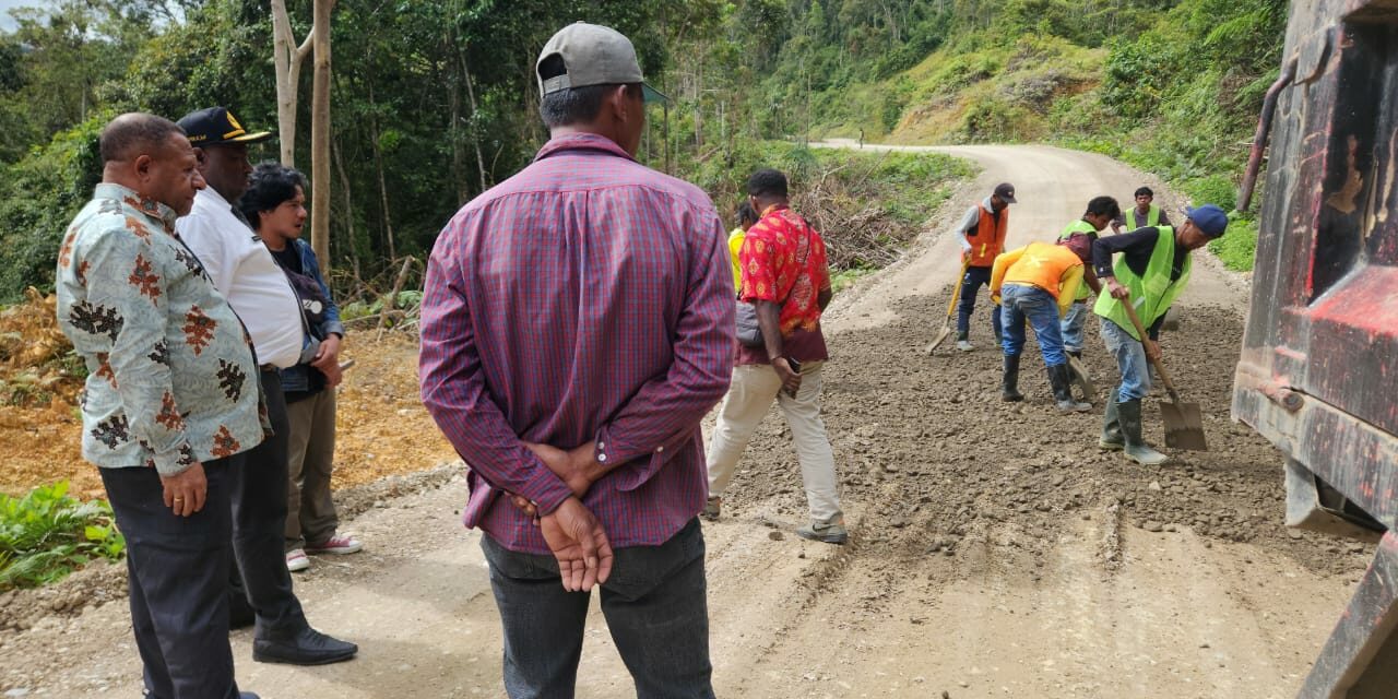 Di Tengah Keterbatasan Dana, Dinas PUPR Genjot Terus Pembangunan Sejumlah Ruas Jalan di Pegunungan Bintang