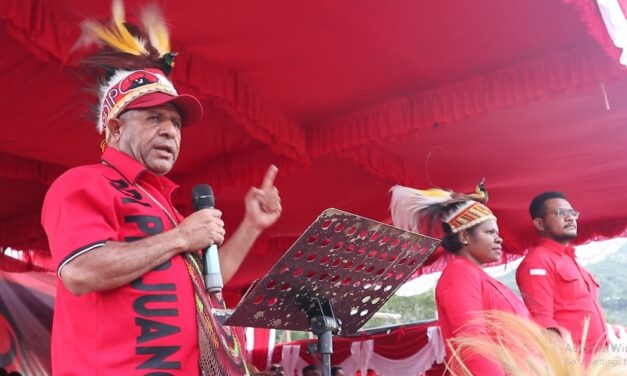 Kampanye Akbar di Tolikara, Ketua PDI Papua Pegunungan Perkenalkan Dua Caleg DPR RI Muda Potensial