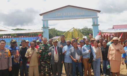 Resmikan SMK Negeri Iwur, Bupati Spei Bidana Dorong Anak Muda di Wilayah Selatan Pegubin Jadi Petani Modern