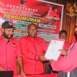 Irinus Wanimbo Resmi Mendaftar Ke PDIP Diantar Ratusan Massa Pendukungnya