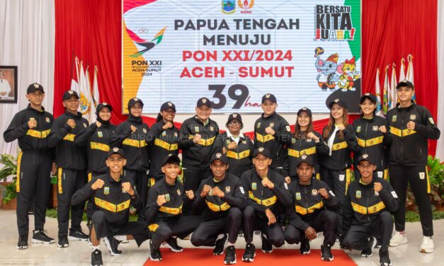 Kukuhkan Kontingen Papua Tengah Untuk PON XXI, Ini Pesan Penting Ribka Haluk