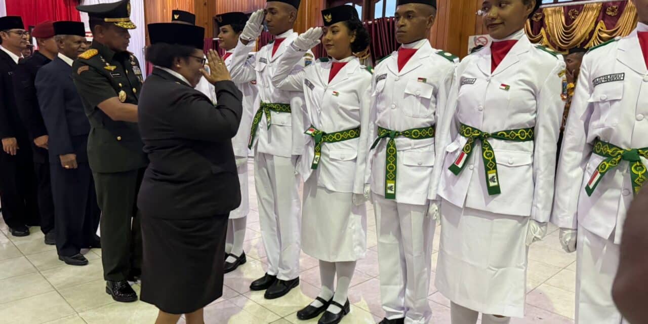 Penjabat Gubernur Ribka Haluk Kukuhkan 40 Pasukan Paskibraka Papua Tengah