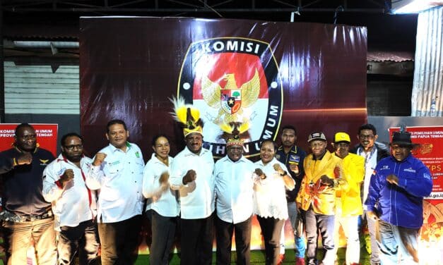 Resmi Mendaftar di KPU, Pasangan WAGI Bawa Pesan Politik Damai Bagi Rakyat Papua Tengah