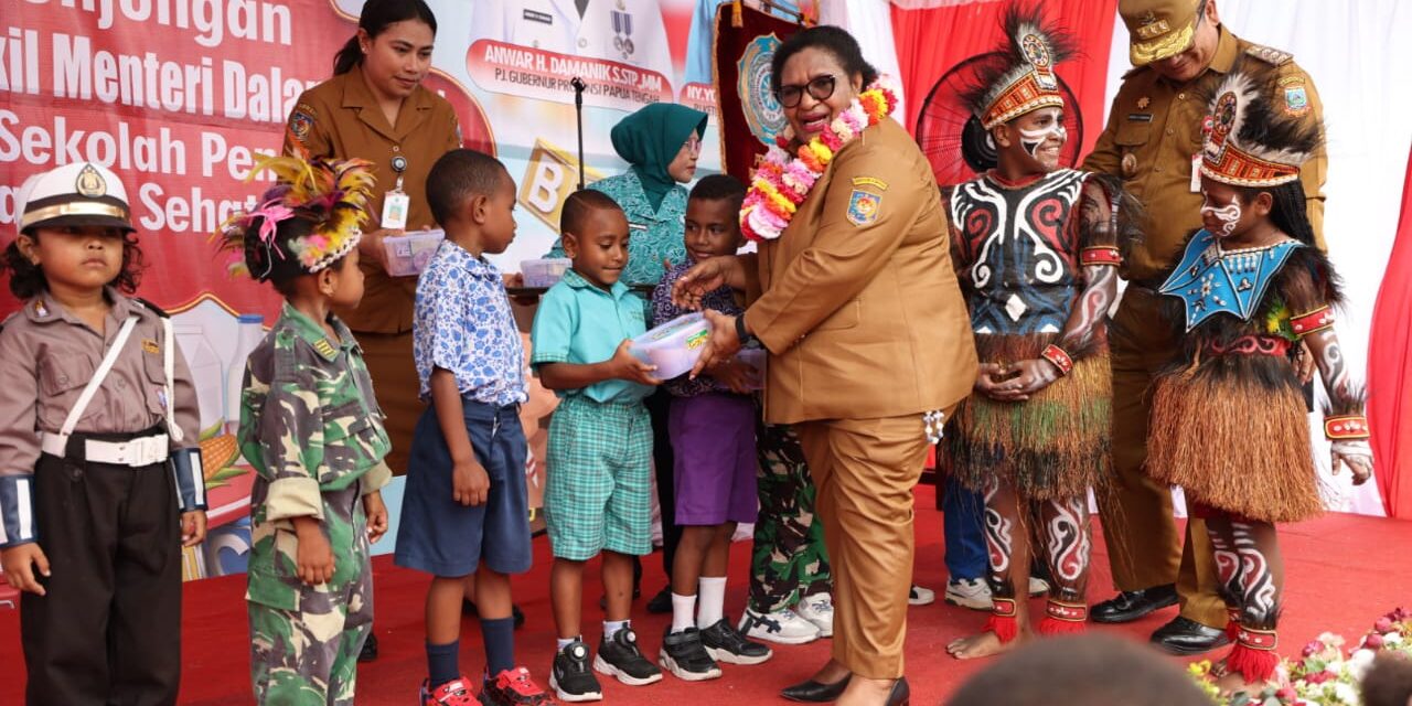 Kunjungi Sekolah TK dan SD di Nabire, Wamendragi Ribka Pastikan Program Sarapan Gratis Berjalan Dengan Baik