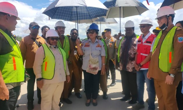 Kunjungi Nabire, Wamendagri Pantau Progres Pembangunan Bandara Douw Aturure