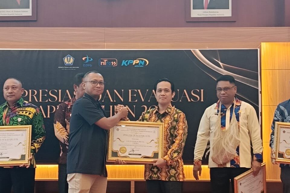 Sukses Pertahankan Prestasi, Pegubin Kembali Raih Penghargaan Peringkat Pertama Terbaik Penyaluran DAK Fisik 2024