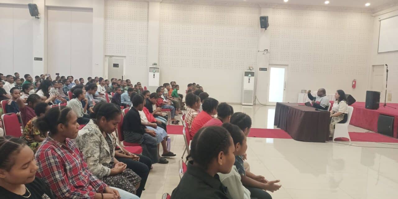 Berkunjung Ke Sekolah GenIUS Tangerang, Gubernur Meki Nawipa Beri Motivasi Siswa-Siswi Asal Papua Tengah