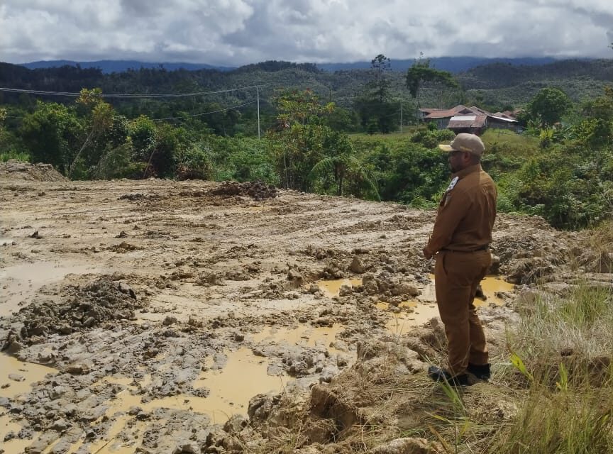 Wabup Arnold Nam Pantau Progres Pembangunan Dapur MBG di Esipding