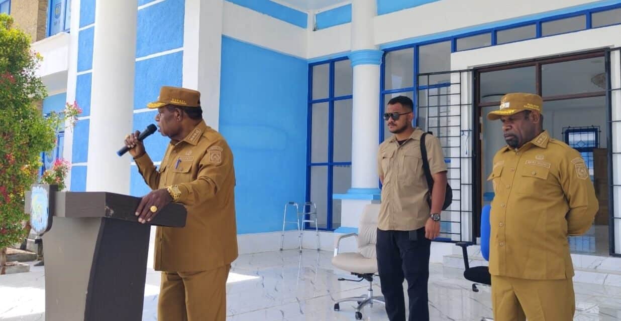 Pimpin Apel Perdana Usai Dilantik, Bupati Yonas Minta ASN Mamteng Disiplin dan Layani Masyarakat Dengan Hati