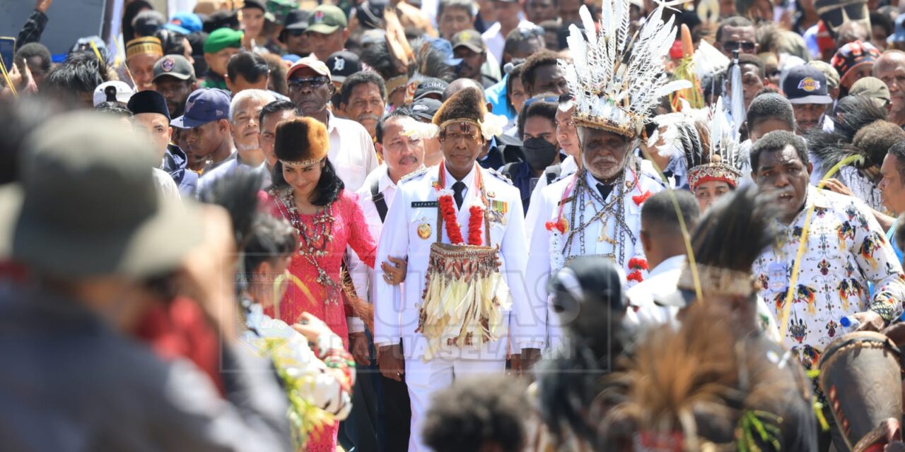 Ribuan Warga Papua Selatan Sambut Gembira Kedatangan Gubernur Apolo dan Wagub Paskalis di Merauke