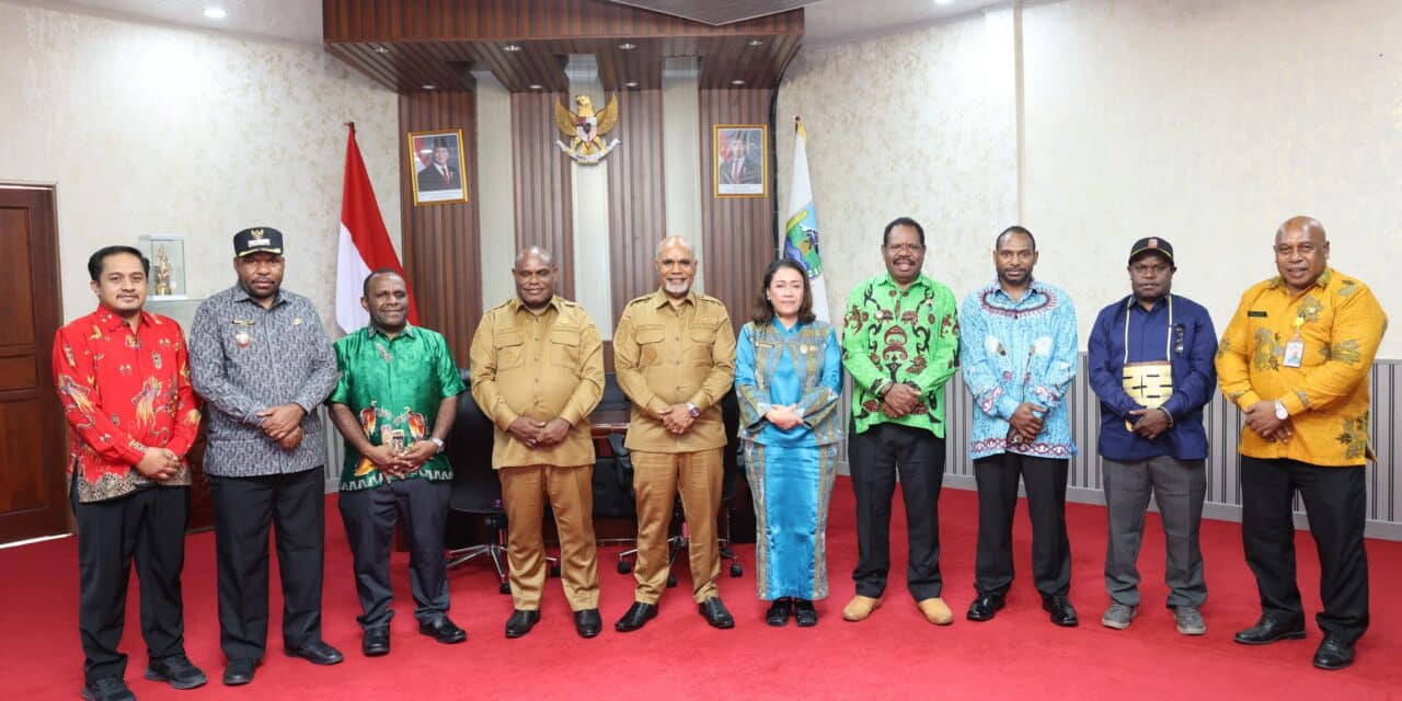 Gelar Pertemuan Dengan Para Bupati, Ini Tiga Pesan Penting Gubernur Meki Nawipa