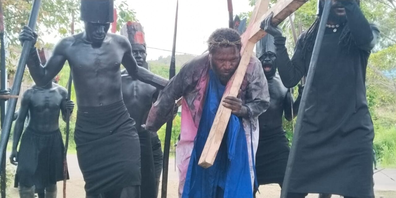 Jurnalis Papua Ini Jadi Yesus Saat Drama Jalan Salib di Pegunungan Bintang
