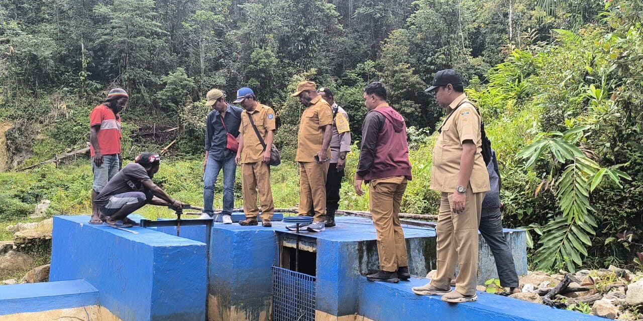 Wakil Bupati Itaman Thago Tinjau Intake Sumber Air Saralema