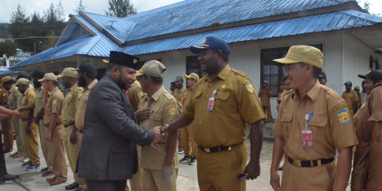 Pimpin Apel Peringatan Hari Otonomi Daerah Ke-29, Sekda Puncak Sampaikan Pesan Penting Mendagri