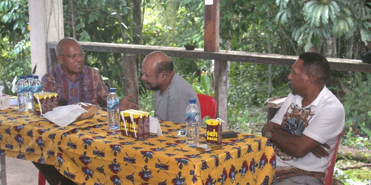 Temui Sejumlah Tokoh Adat di Biak, Constant Karma “Panen” Dukungan