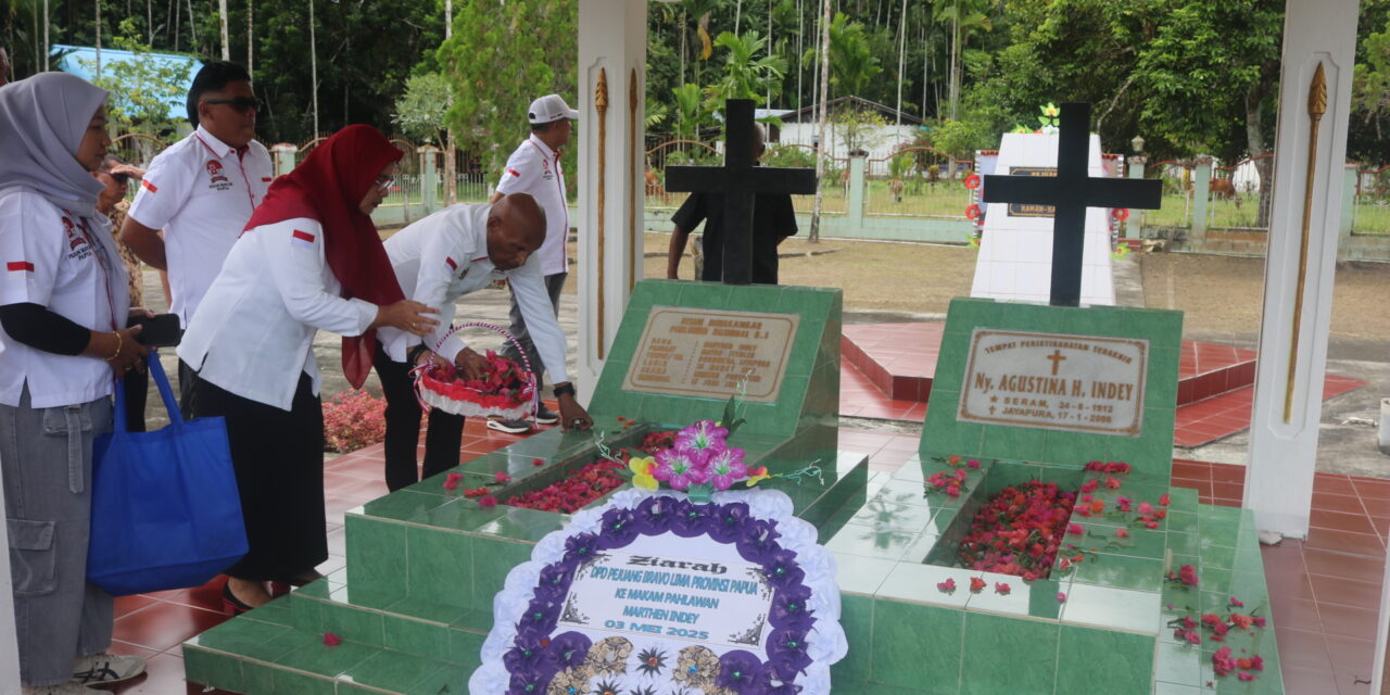 BTM Pimpin Bravo 5 Papua Ziarah ke Makam Pahlawan Nasional Marthen Indey