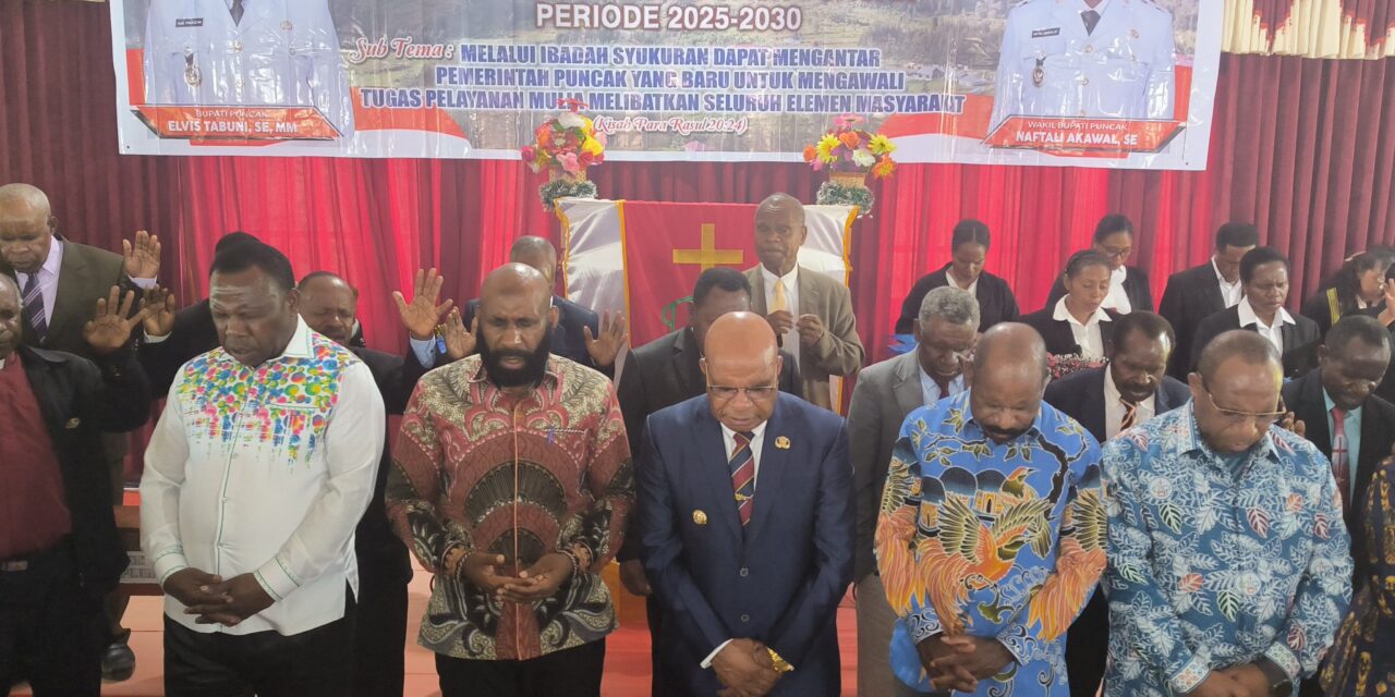 Gelar Ibadah Syukur, Bupati Elvis Tabuni: “Kami Percaya Dalam Tuntunan Tuhan, Puncak Bisa Maju”
