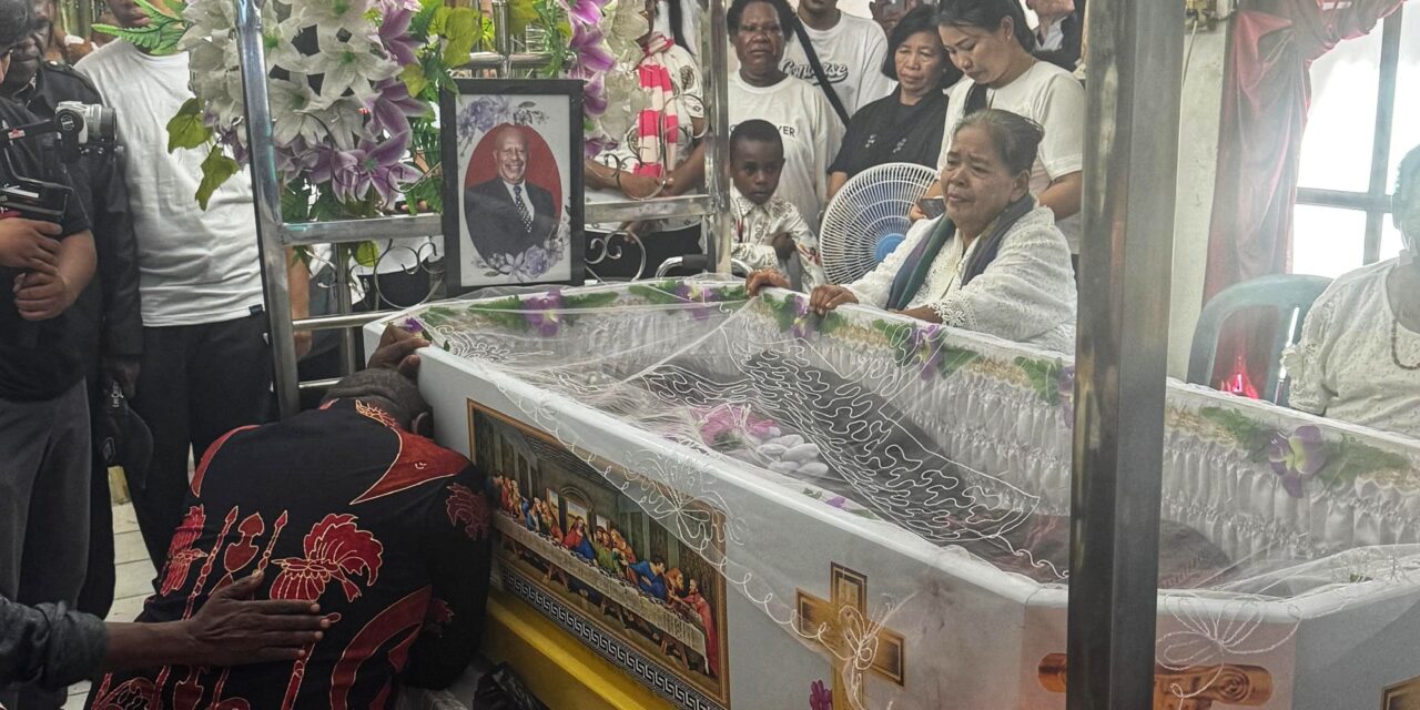 Almarhum Pendeta Noakh Nawipa Sangat Berarti Dalam Perjalanan Hidup Gubernur Meki Nawipa