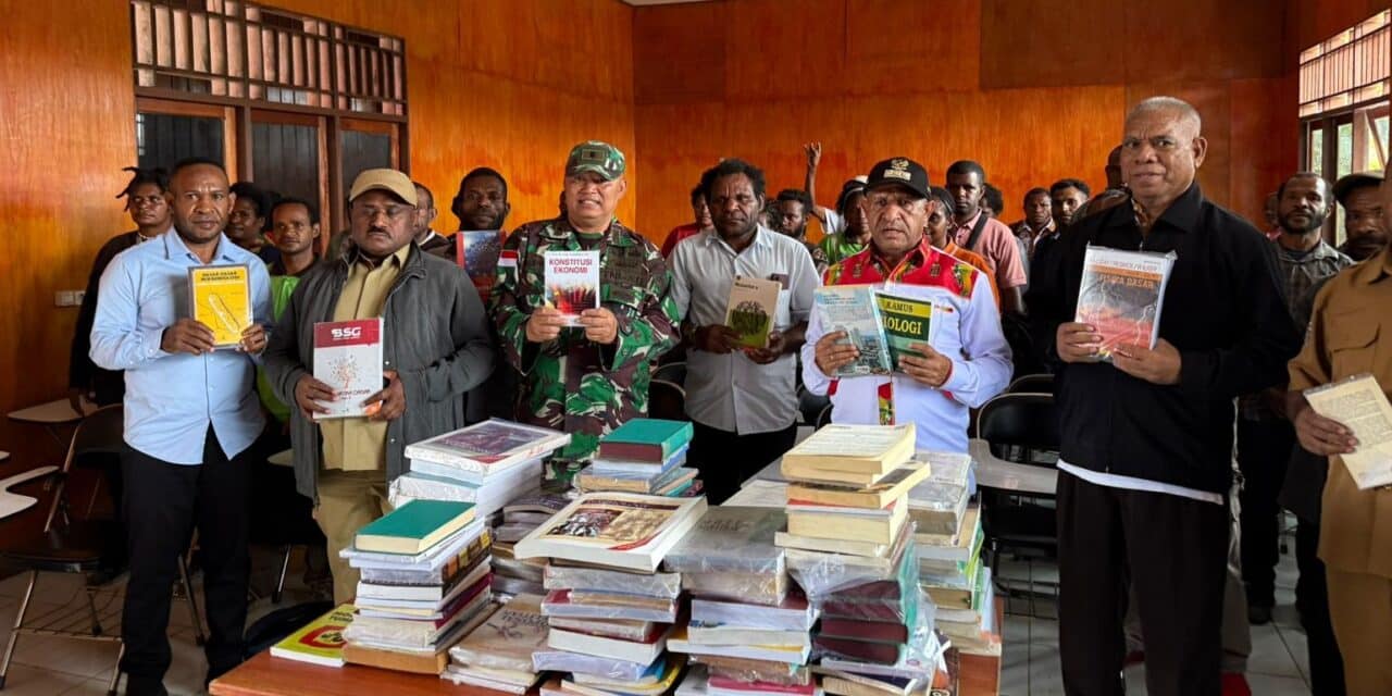Sumbang 130 Buku Ke Universitas Okmin Papua, Bupati Spei Minta Dosen Dan Mahasiswa Tingkatkan Budaya Literasi
