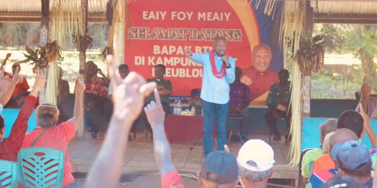 Terima Dukungan di Kampung Kleublouw Adat; BTM: “Tak Ada Politik Identitas, Ini Afirmasi UU Otsus”