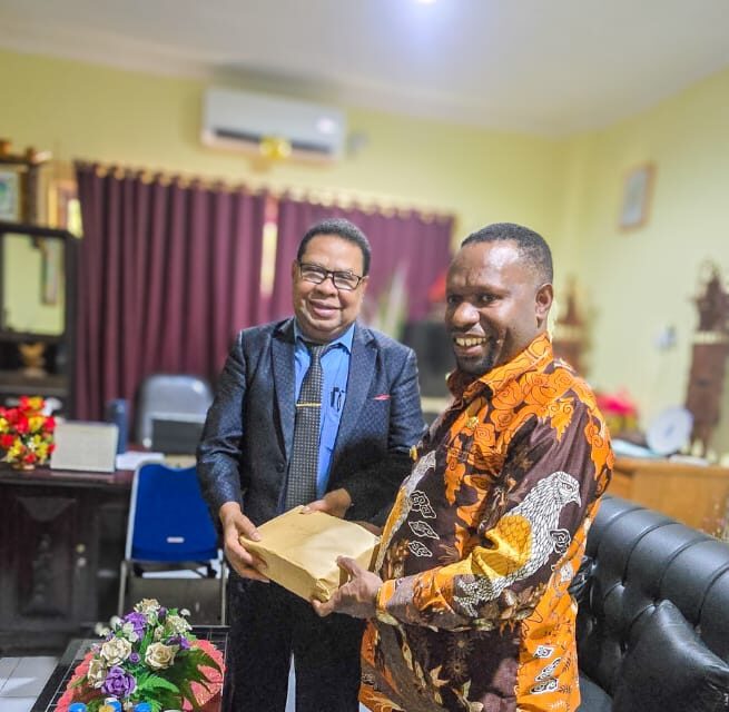 Wakil Bupati Yahukimo Serahkan Bantuan untuk Peresmian Kantor Sinode GKI di Tanah Papua