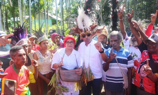Masyarakat Keerom Satu Hati untuk BTM-CK di PSU Papua; BTM : Komitmen Saya Membangun Keerom