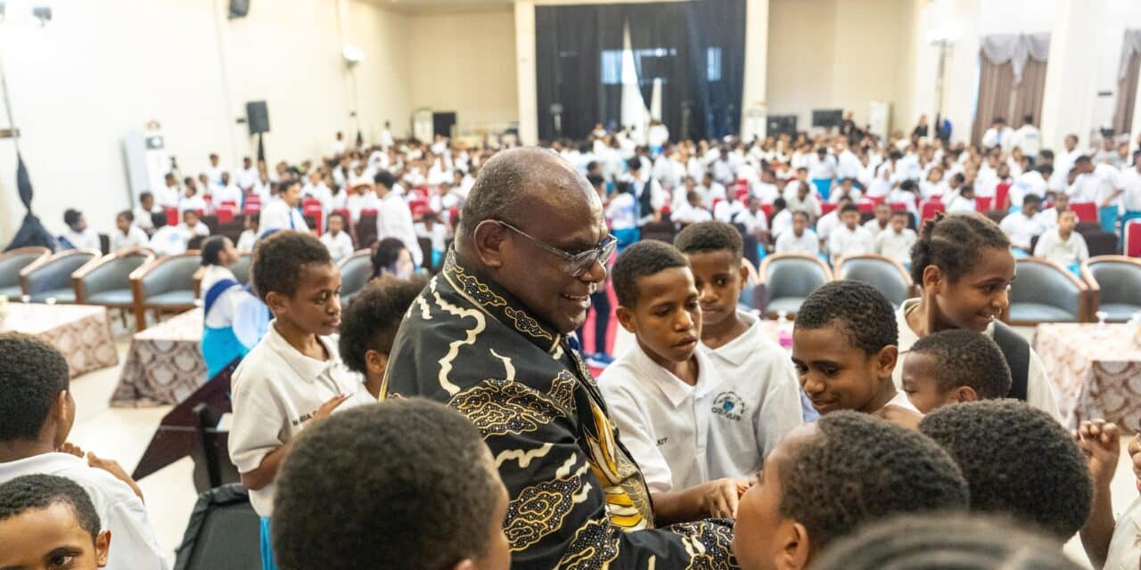 Pesan Gubernur Meki Nawipa untuk Siswa GenIUS: “Kejarlah Mimpimu dan Pulang Membangun Papua”