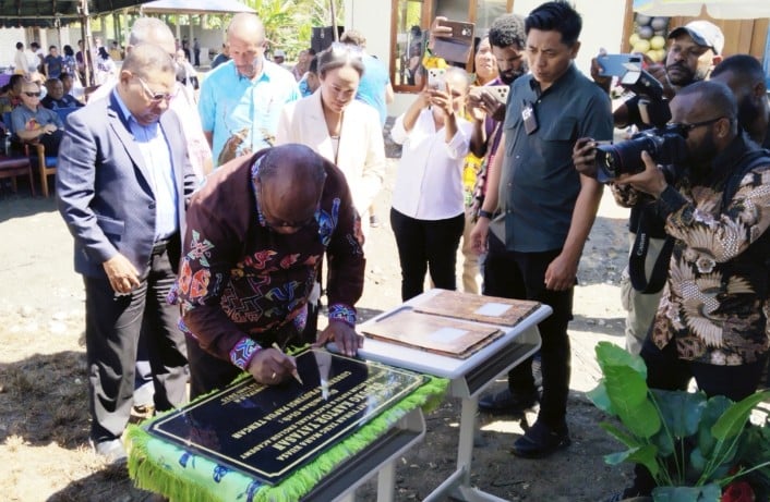 Resmikan Yayasan Mutiara Hitam, Harapan Gubernur Meki Nawipa Anak Papua Bisa Sekolah