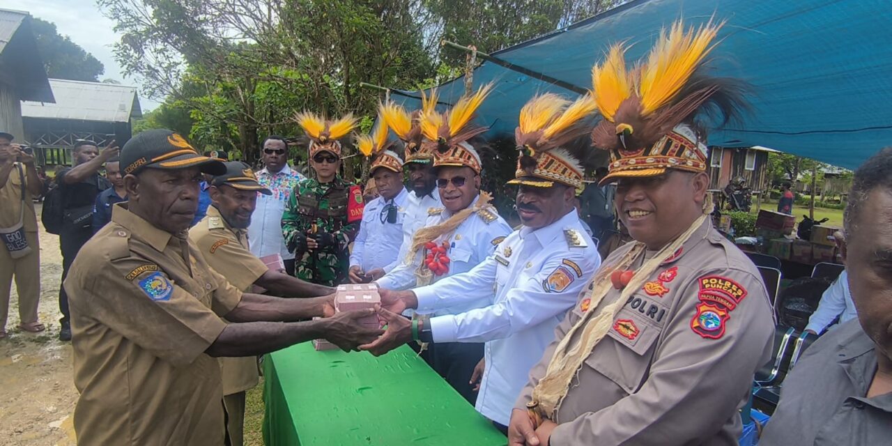 Bupati Elvis: “Kepala Kampung Bawa Lari Dana Desa, Silahkan Lapor Saya dan Saya Ganti Dia!”